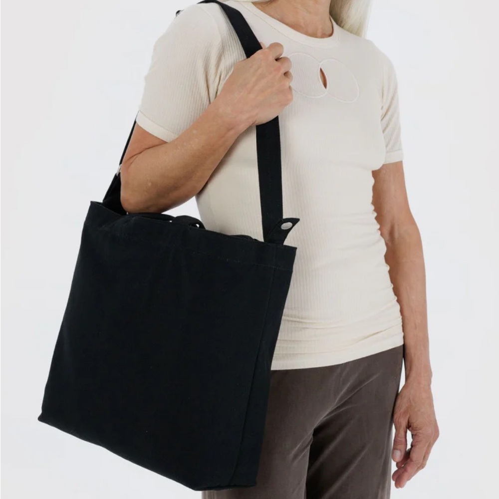 BAGGU Black Crossbody Bag